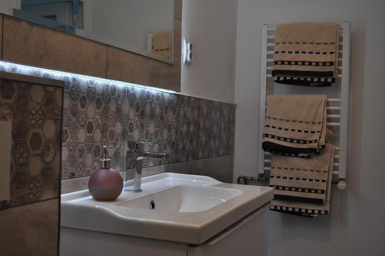 Vila Delia Hotel Орадеа Екстериор снимка
