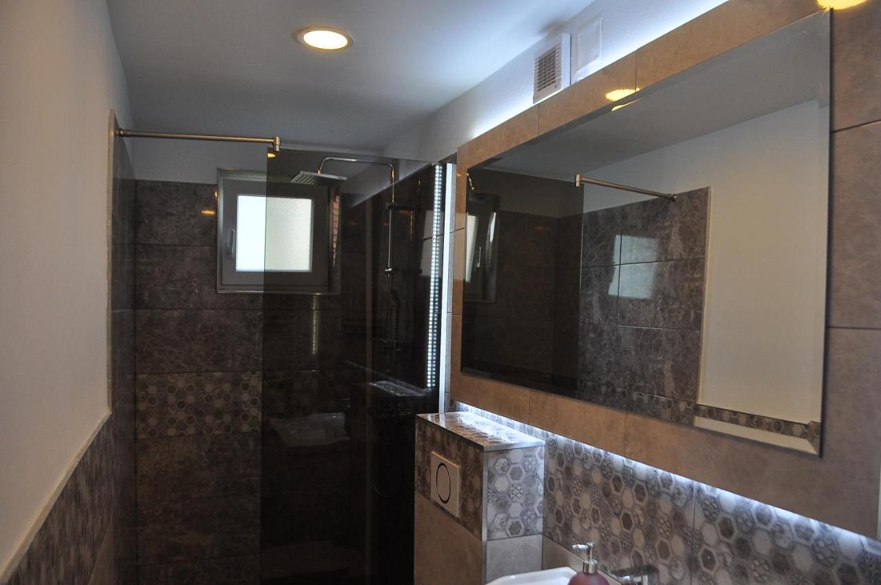 Vila Delia Hotel Орадеа Екстериор снимка