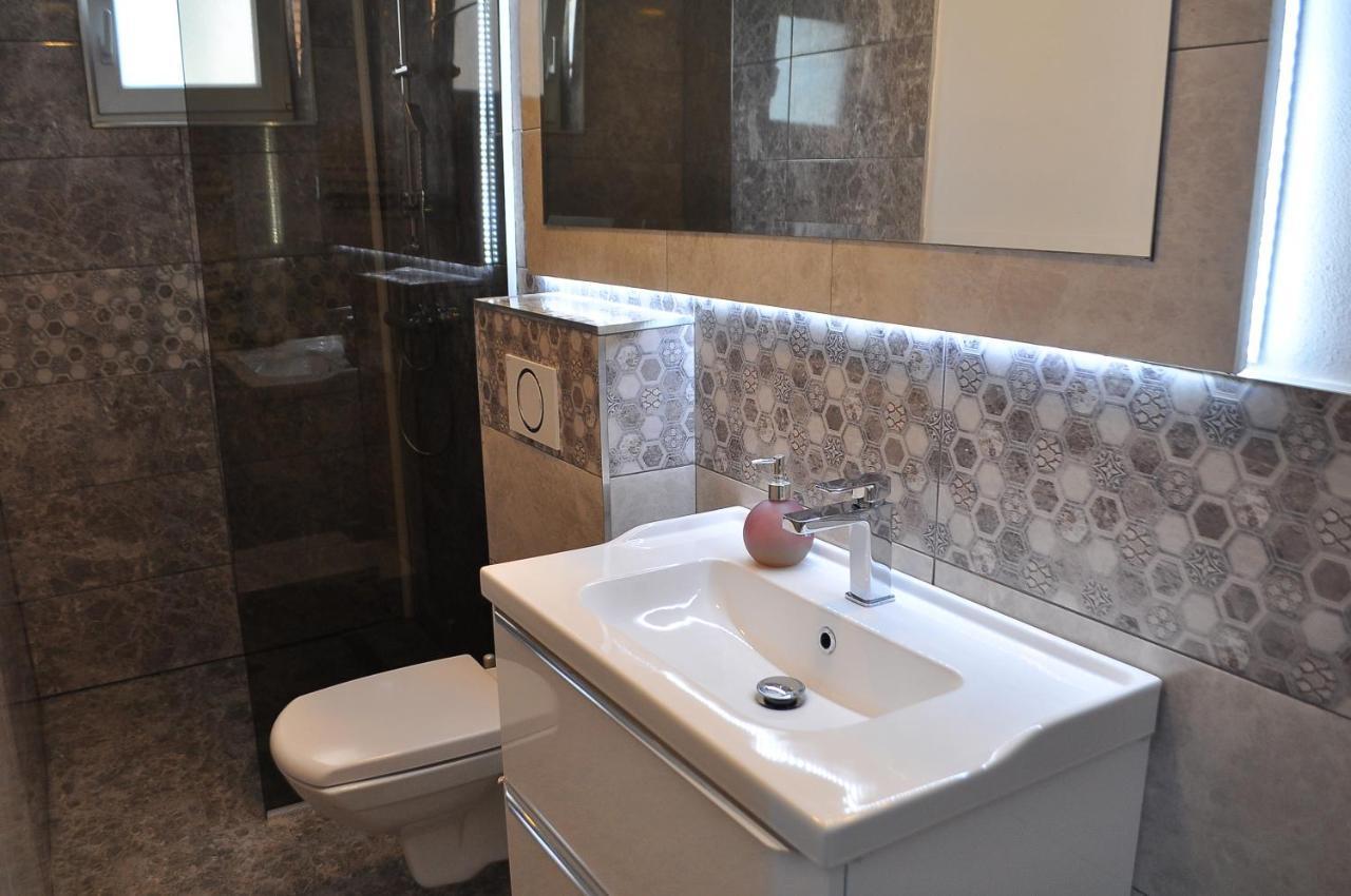 Vila Delia Hotel Орадеа Екстериор снимка