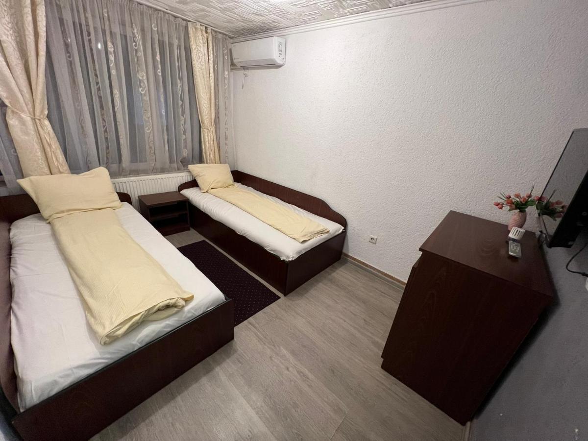 Vila Delia Hotel Орадеа Екстериор снимка