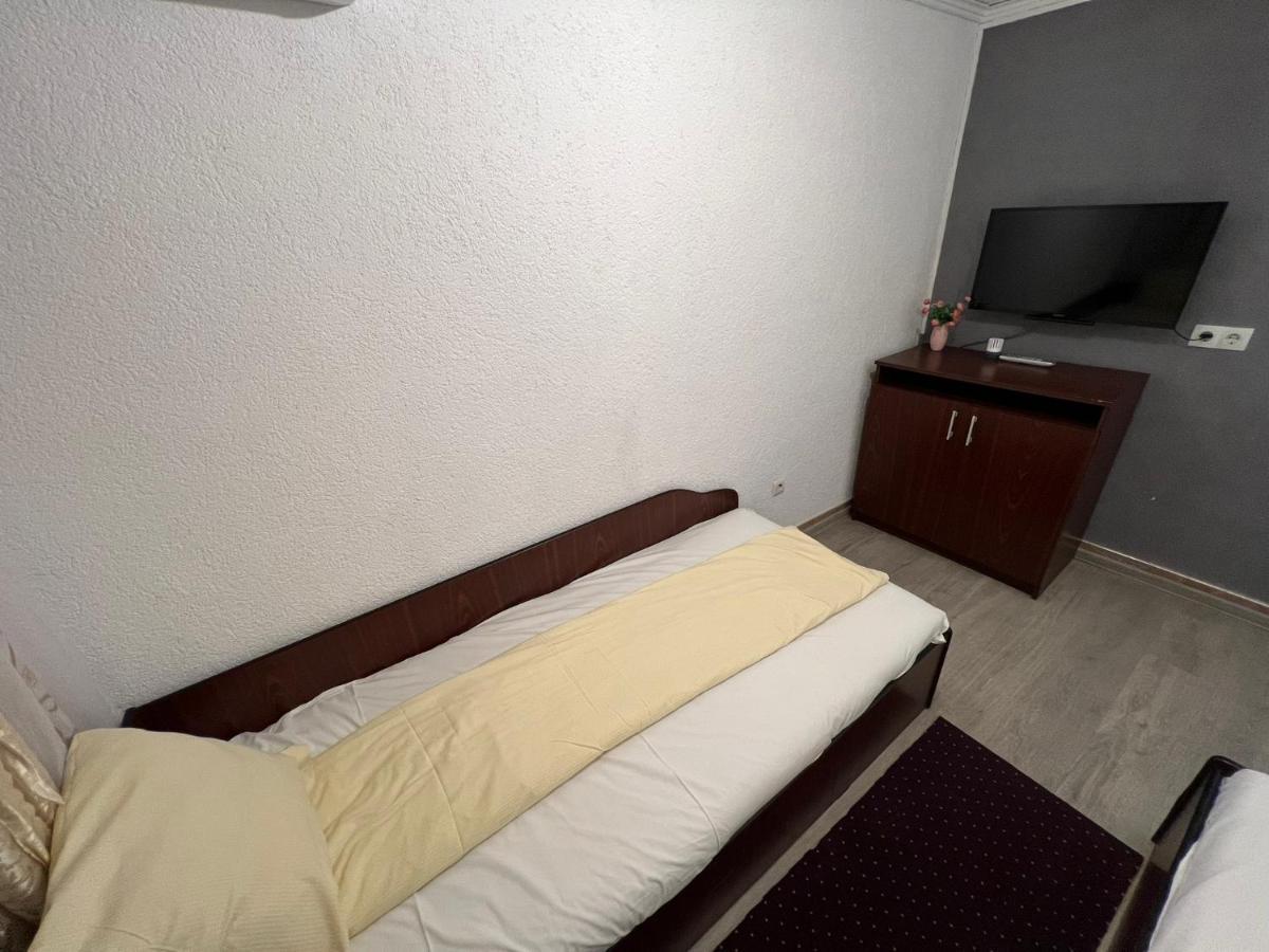 Vila Delia Hotel Орадеа Екстериор снимка