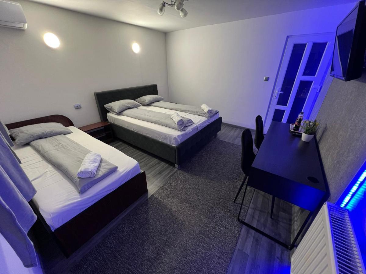 Vila Delia Hotel Орадеа Екстериор снимка