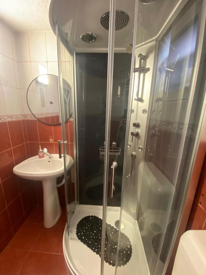 Vila Delia Hotel Орадеа Екстериор снимка