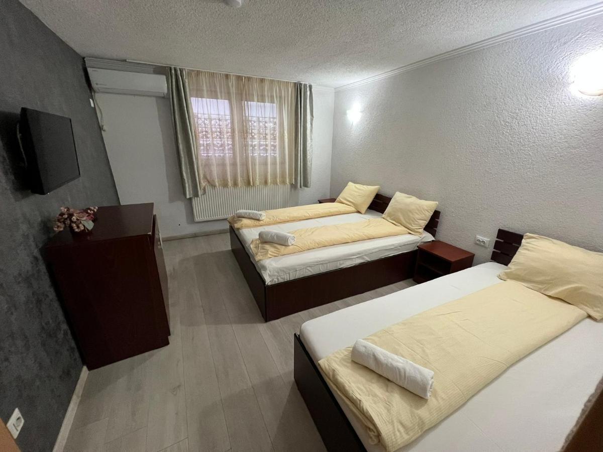 Vila Delia Hotel Орадеа Екстериор снимка